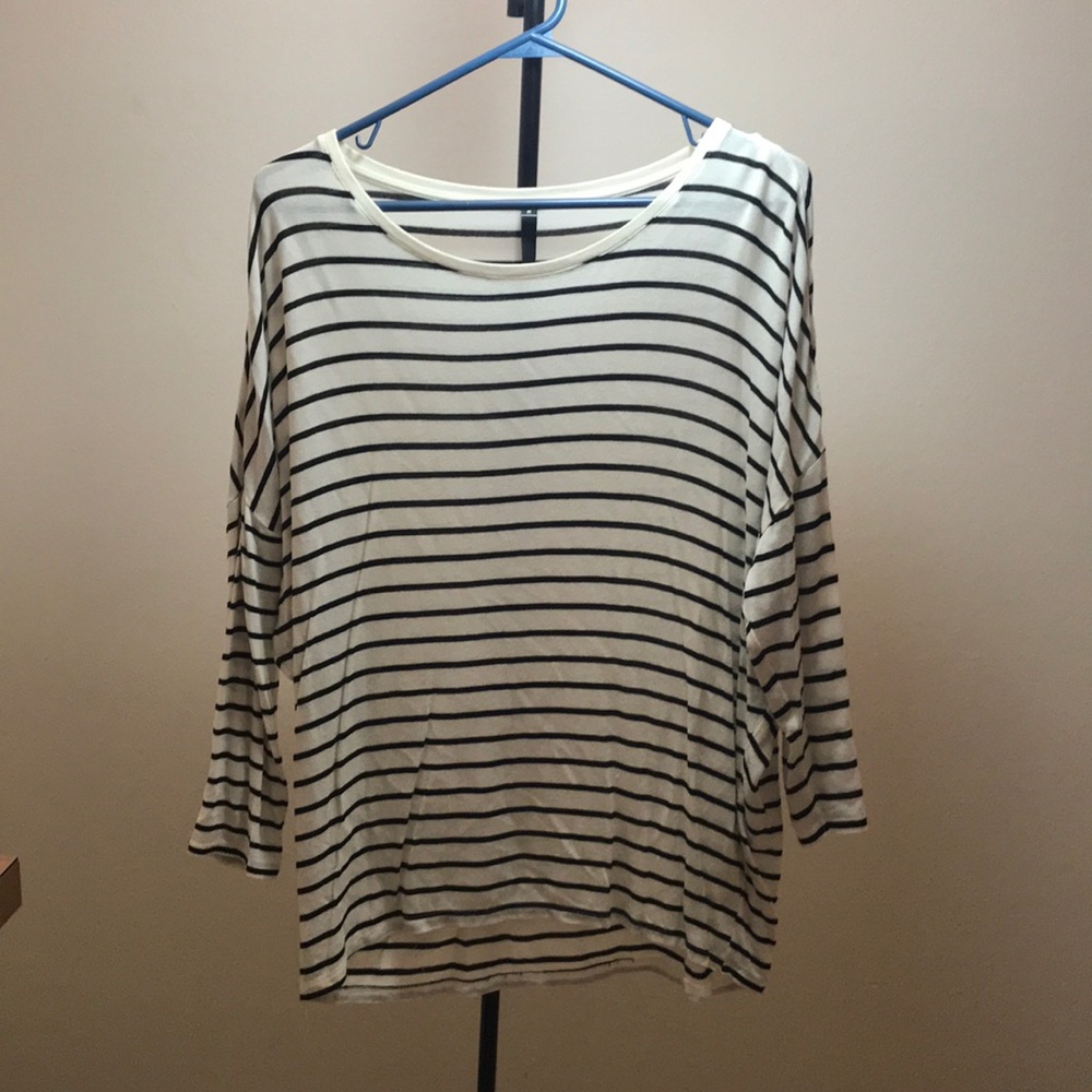 Flowy quarter length sleeve shirt